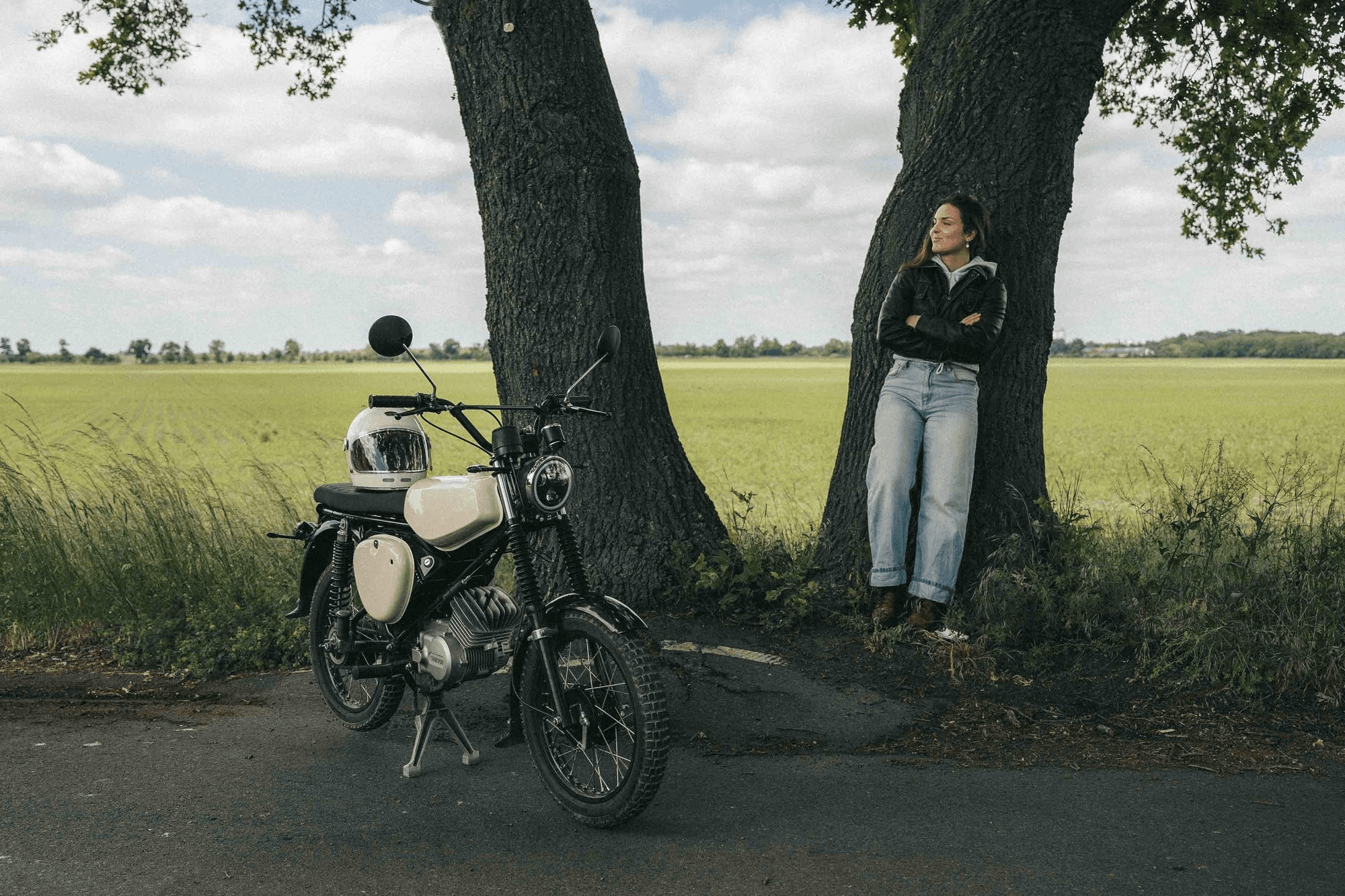 Person riding an electrified Simson moped into the sunset